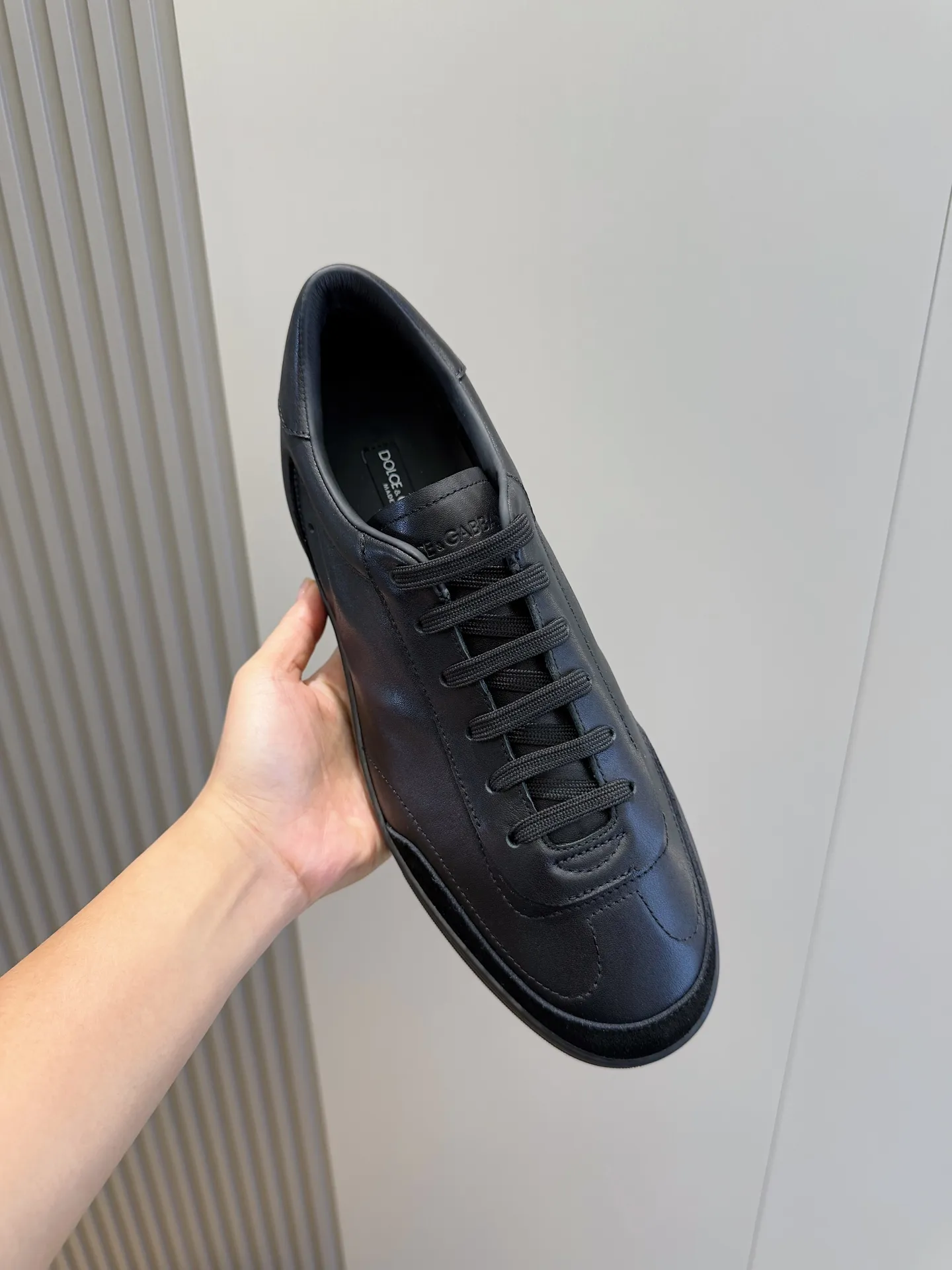 Men's Men's Shoes💰400 [New Style]🐏🐏DG men's calfskin sneakers Portofino Yacht shoes, simple and versatile design, unique saddle leather soles. The Dolce &G logo rear wing is the icing on the cake. Imported cowhide + rubber outsole Size: 39-44 (customized at 38.45)